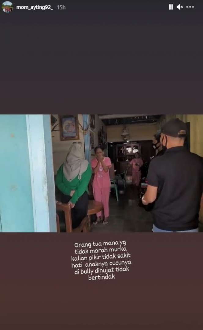 7 Potret Umi Kalsum Labrak Rumah Haters Ayu Ting Ting, Heboh!