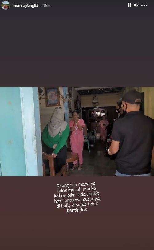 7 Potret Umi Kalsum Labrak Rumah Haters Ayu Ting Ting, Heboh!