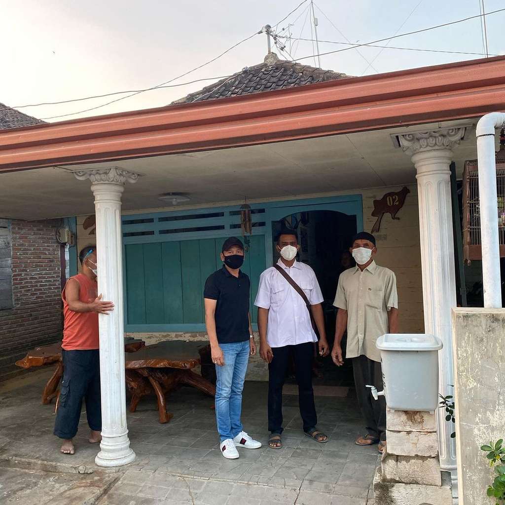 7 Potret Umi Kalsum Labrak Rumah Haters Ayu Ting Ting, Heboh!