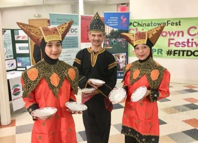 10 Potret Cantiknya Alya, Gadis Minang Jadi Guru Ngaji Amerika