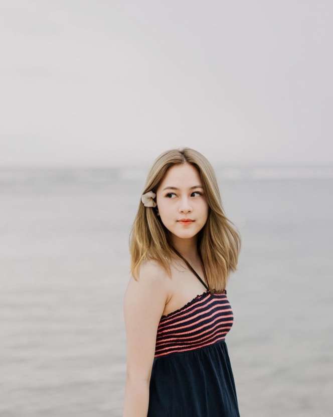 9 Potret Kakak Adhisty Zara, Cantik Banget!