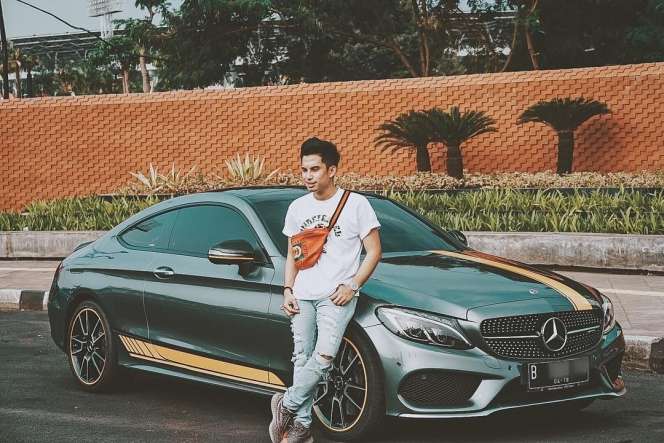 Banyak Cewek Kesengsem, Ini 10 Potret Gantengnya Niko Al Hakim