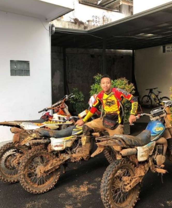 7 Potret Alfin Dwi, Disebut Mirip Indro Warkop Sewaktu Muda