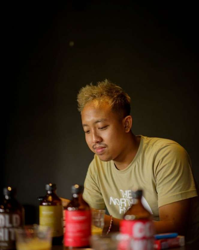 7 Potret Alfin Dwi, Disebut Mirip Indro Warkop Sewaktu Muda