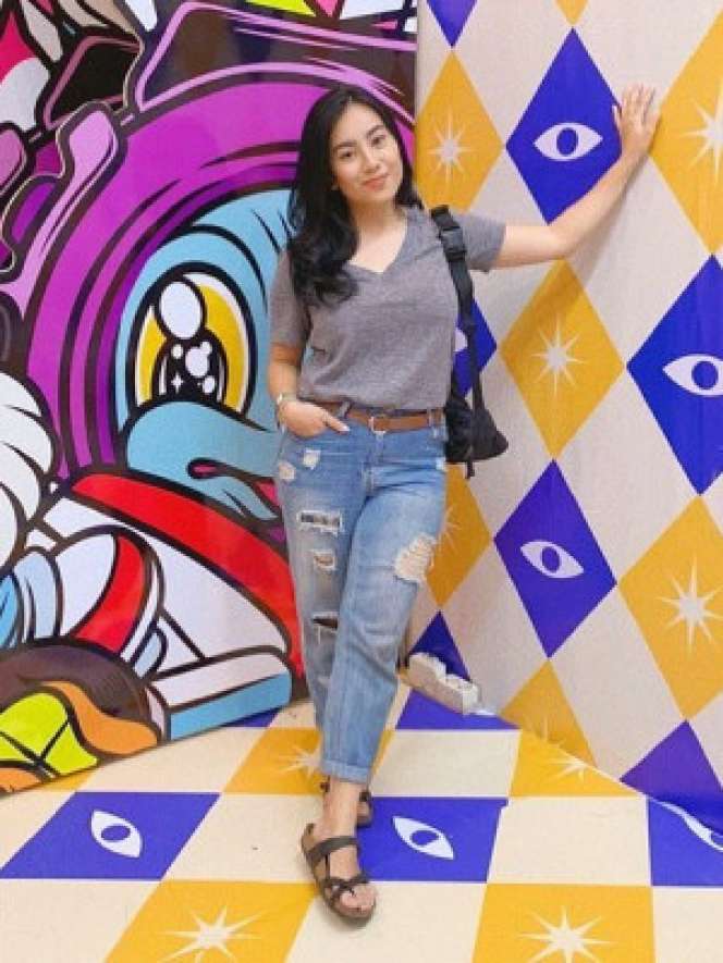5 Pesona Casey Rebecca, Putri Semata Wayang Sonny Tulung