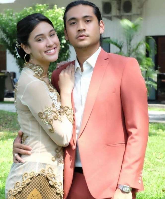 Akting Nikah, Seleb Ini Tampil Memesona dengan Baju Pengantin