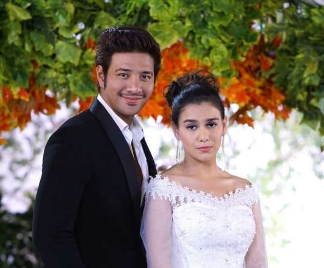 Akting Nikah, Seleb Ini Tampil Memesona dengan Baju Pengantin