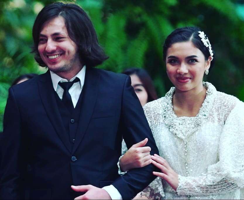 Akting Nikah, Seleb Ini Tampil Memesona dengan Baju Pengantin