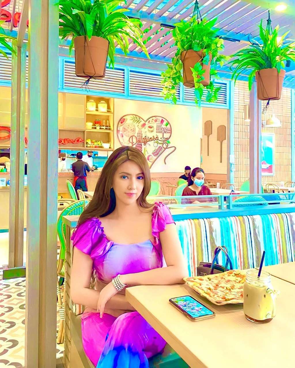 Dinikahi Kapolsek di Usia 19, Cantiknya Heni Tania Bak Barbie