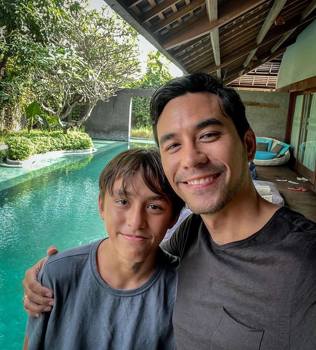 6 Anak Artis Punya Wajah Tampan Jarang Terekspos Media