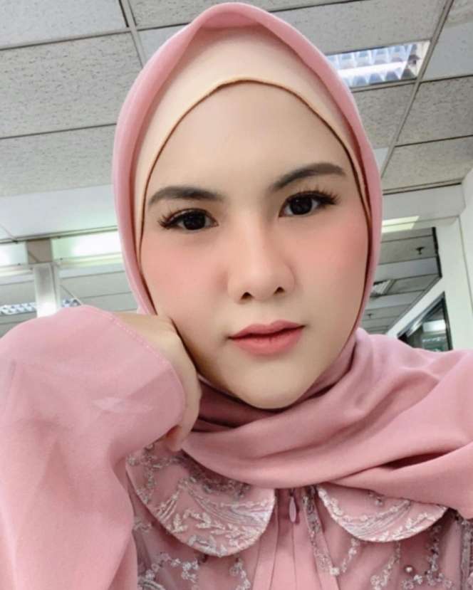 Potret Evelyn Nada Anjani dalam Balutan Hijab, Manglingi