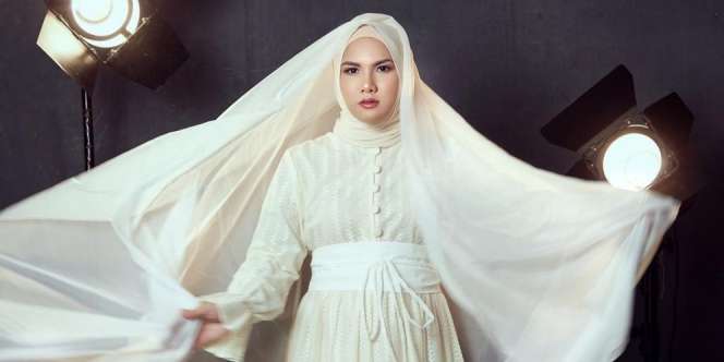 Potret Evelyn Nada Anjani dalam Balutan Hijab, Manglingi