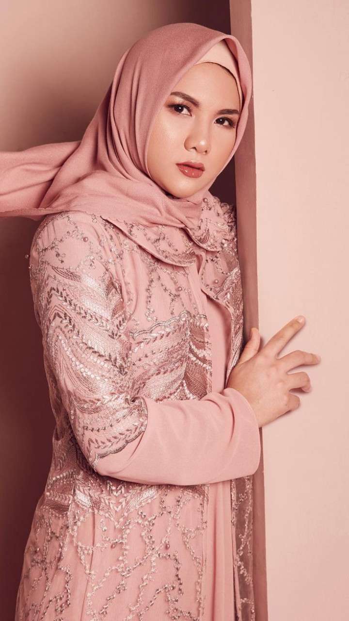 Potret Evelyn Nada Anjani dalam Balutan Hijab, Manglingi