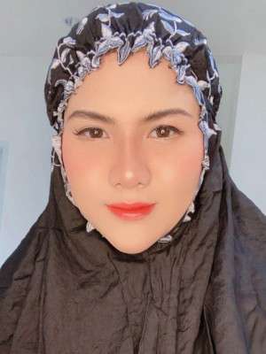 Potret Evelyn Nada Anjani dalam Balutan Hijab, Manglingi