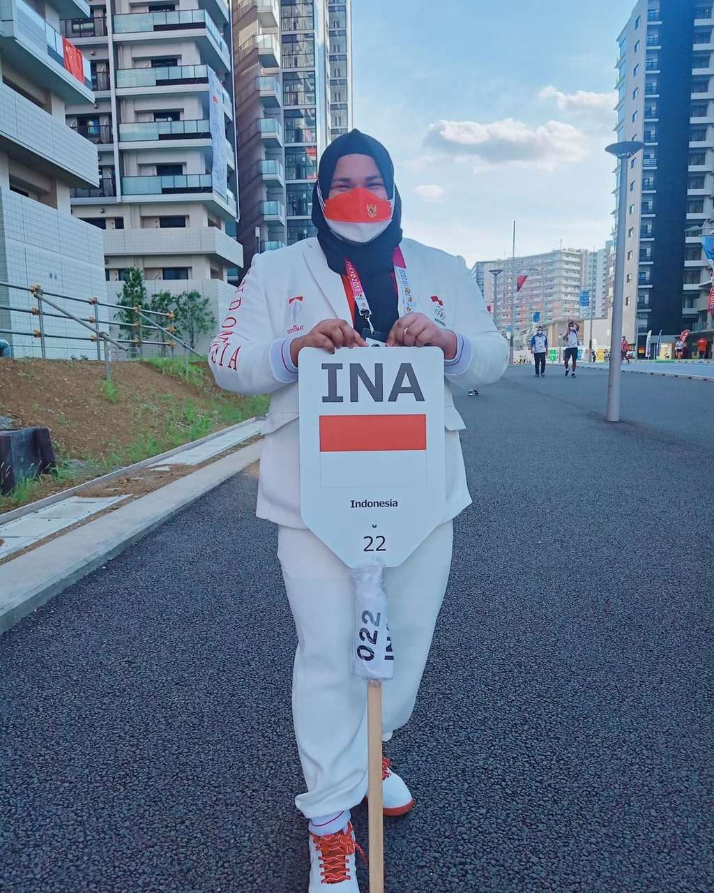 Pesona Nurul Akmal, Atlet Angkat Besi Saat Berhijab