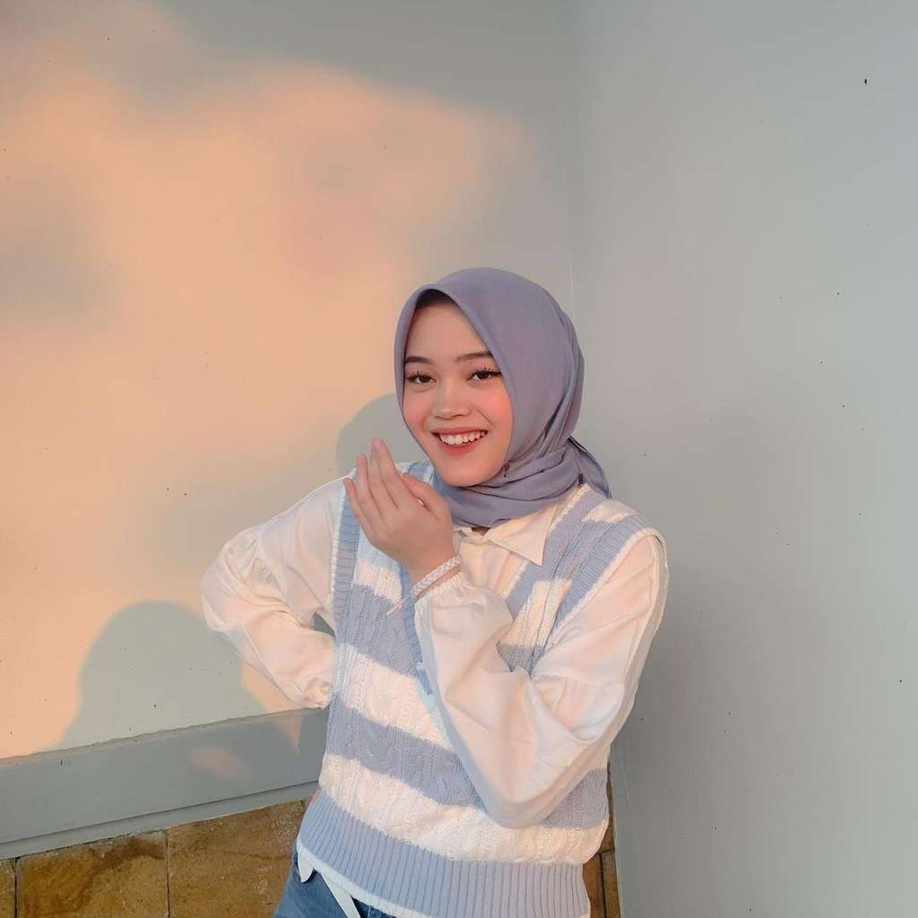 Potret 7 Anak Artis Istiqomah Kenakan Hijab, Adem Banget