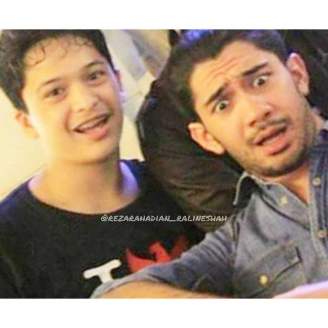 12 Potret Adik Reza Rahadian yang Tampan dan Berparas Bule