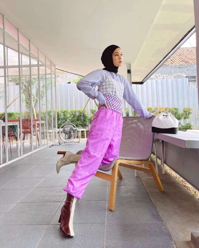 10 Gaya Busana Tantri Namirah yang Colorful dan Hits Abis