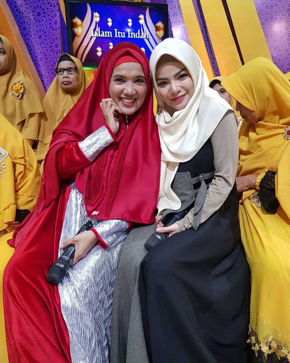 Tak Disangka, Begini 10 Potret Cantiknya Dinar Candy Berhijab