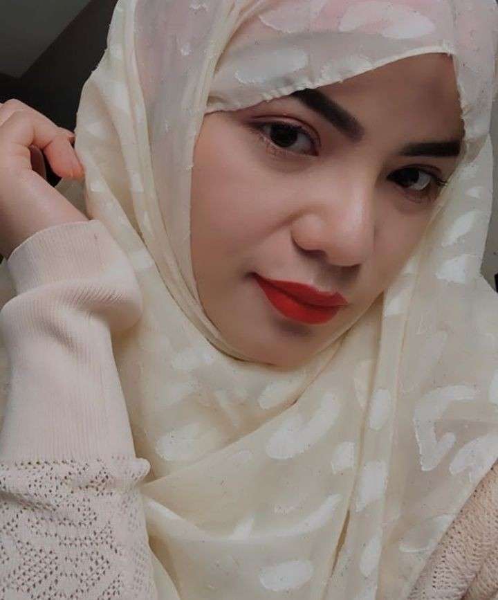 Tak Disangka, Begini 10 Potret Cantiknya Dinar Candy Berhijab