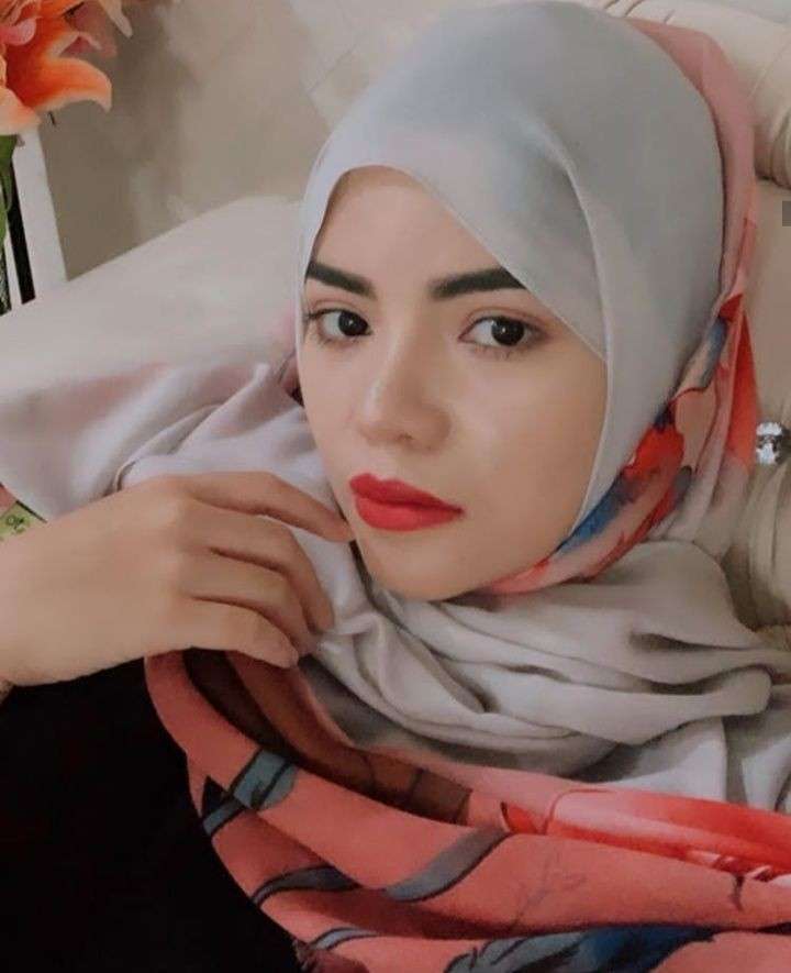 Tak Disangka, Begini 10 Potret Cantiknya Dinar Candy Berhijab