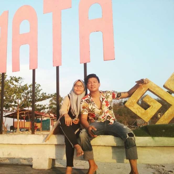 Beda 17 Tahun, 8 Gaya Pacaran Andika & Reni yang Awalnya Idola