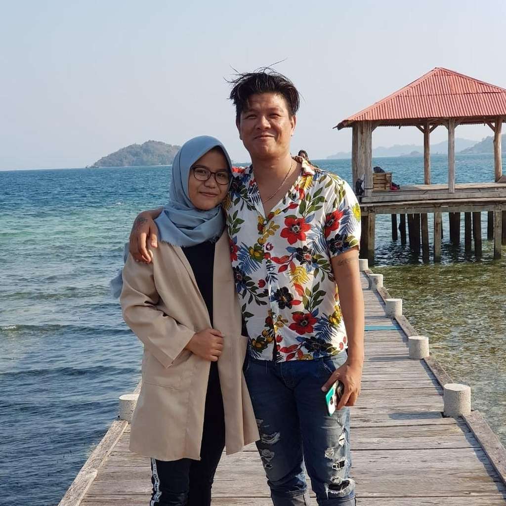 Beda 17 Tahun, 8 Gaya Pacaran Andika & Reni yang Awalnya Idola