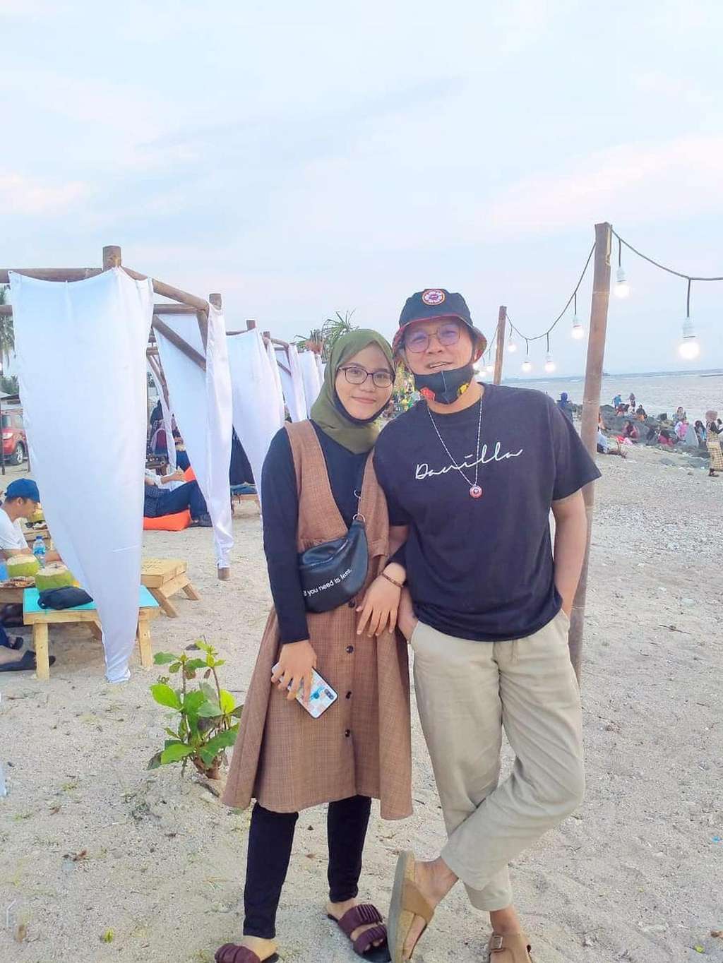 Beda 17 Tahun, 8 Gaya Pacaran Andika & Reni yang Awalnya Idola