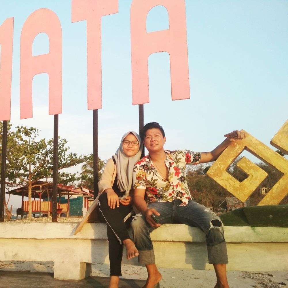 Beda 17 Tahun, 8 Gaya Pacaran Andika & Reni yang Awalnya Idola