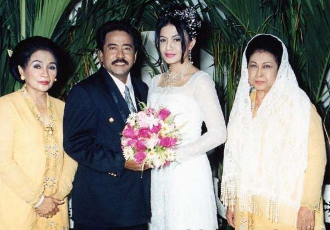 9 Foto Lawas Pernikahan Si Doel & Sarah, Termewah di Masanya!