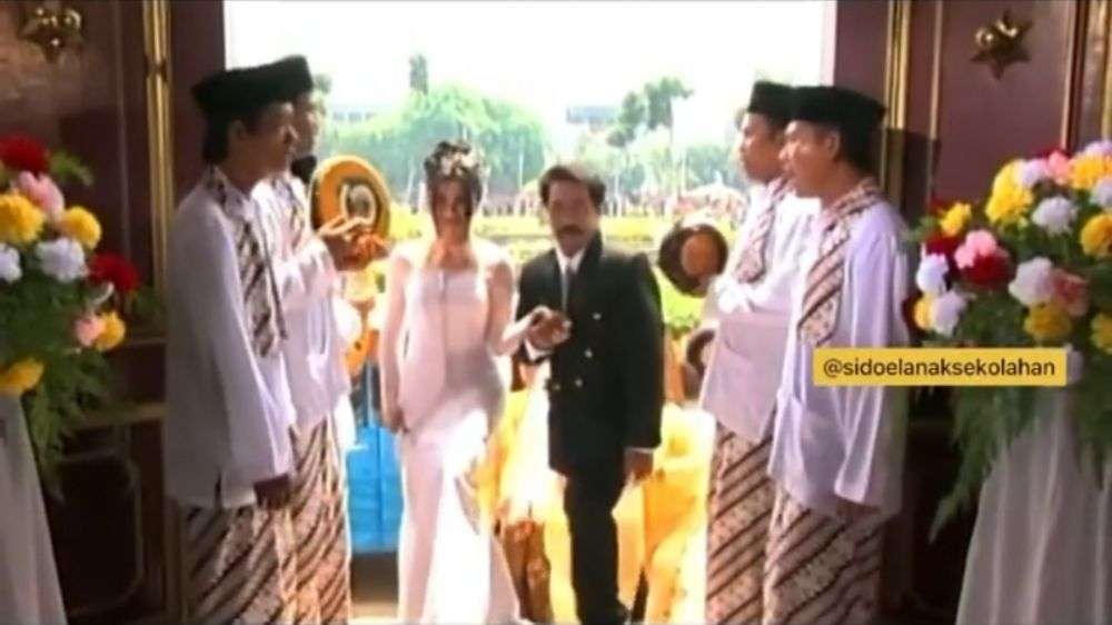 9 Foto Lawas Pernikahan Si Doel & Sarah, Termewah di Masanya!