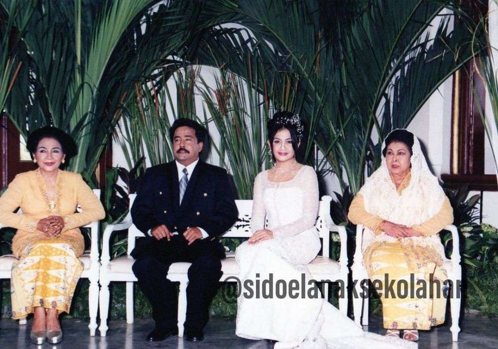 9 Foto Lawas Pernikahan Si Doel & Sarah, Termewah di Masanya!