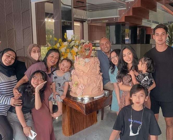 5 Potret Sosok Sebenarnya Salim Nauderer, Pacar Rachel Vennya