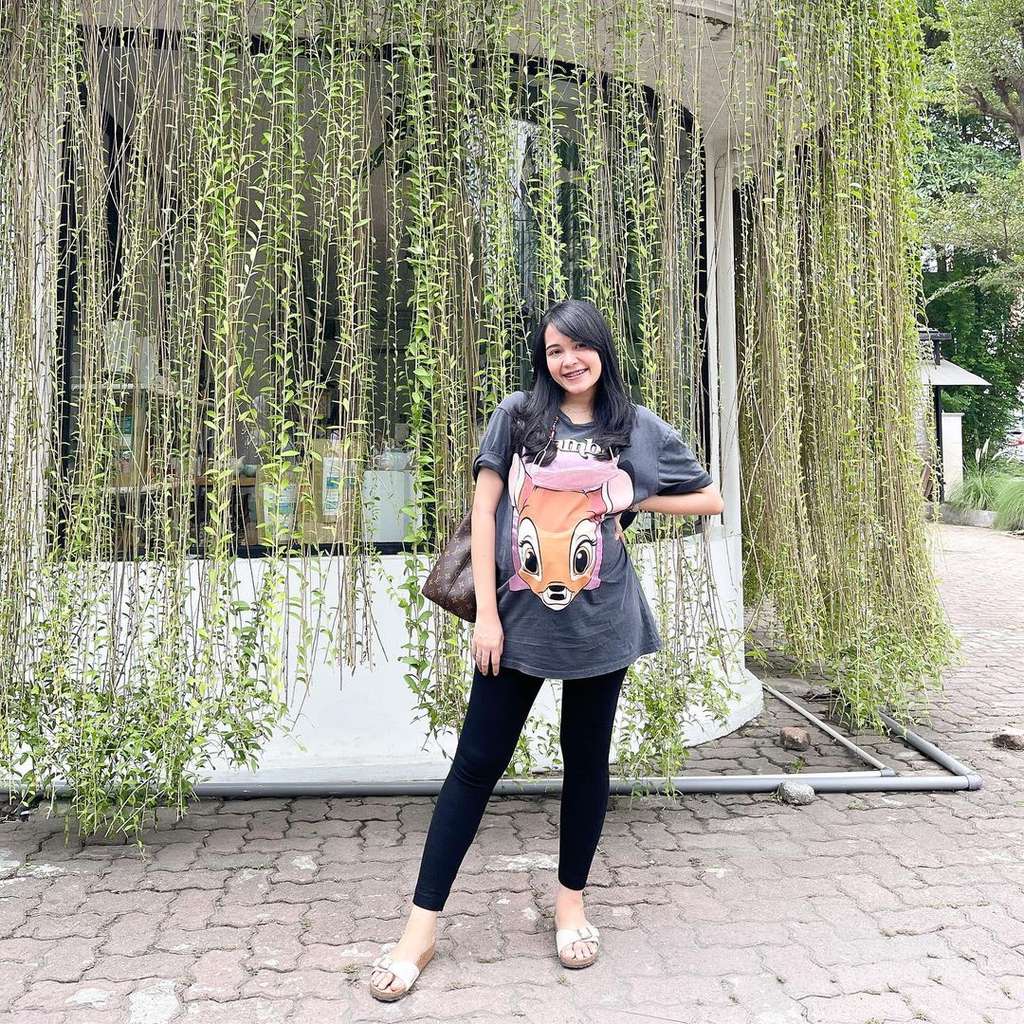 8 Potret Cantiknya Istri Babe Cabita, Dibilang Bak Artis Korea