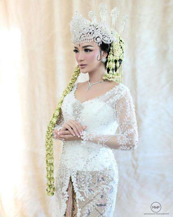 8 Potret Zaskia Gotik Sebelum Terkenal hingga Tenar