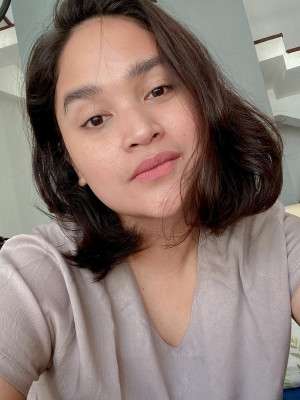 5 Potret Ayu Natasha Istri Wendy Cagur Tanpa Riasan