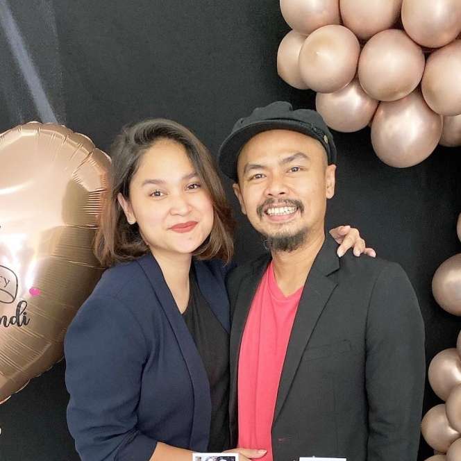 5 Potret Ayu Natasha Istri Wendy Cagur Tanpa Riasan