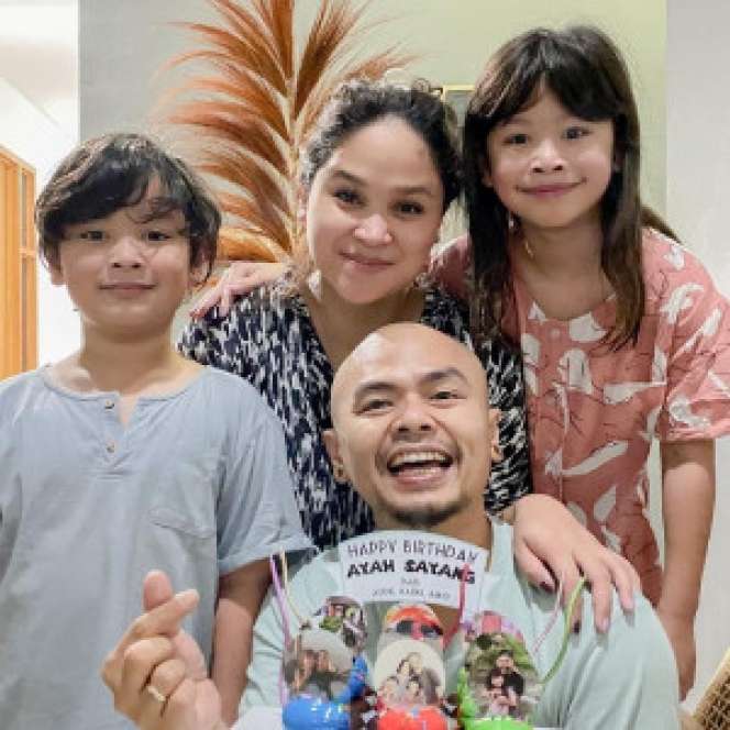 5 Potret Ayu Natasha Istri Wendy Cagur Tanpa Riasan