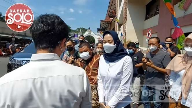 Minta Foto Bareng Gibran, Cewek Ini Ternyata Bukan Orang Biasa