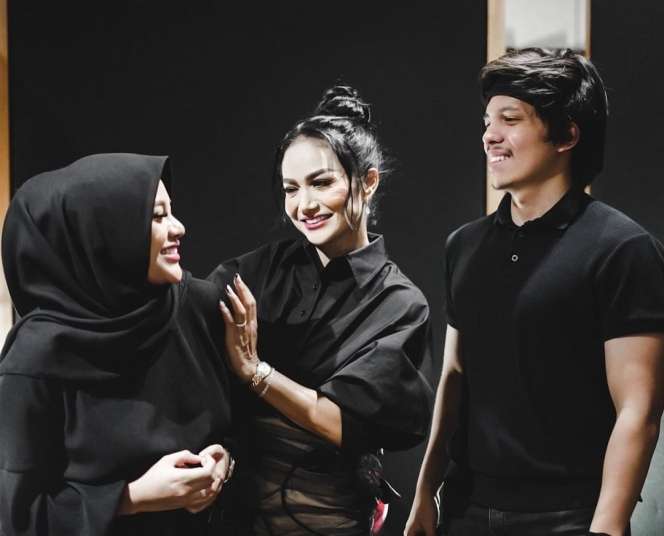 Pemotretan Krisdayanti dan Aurel Hermansyah Banjir Pujian