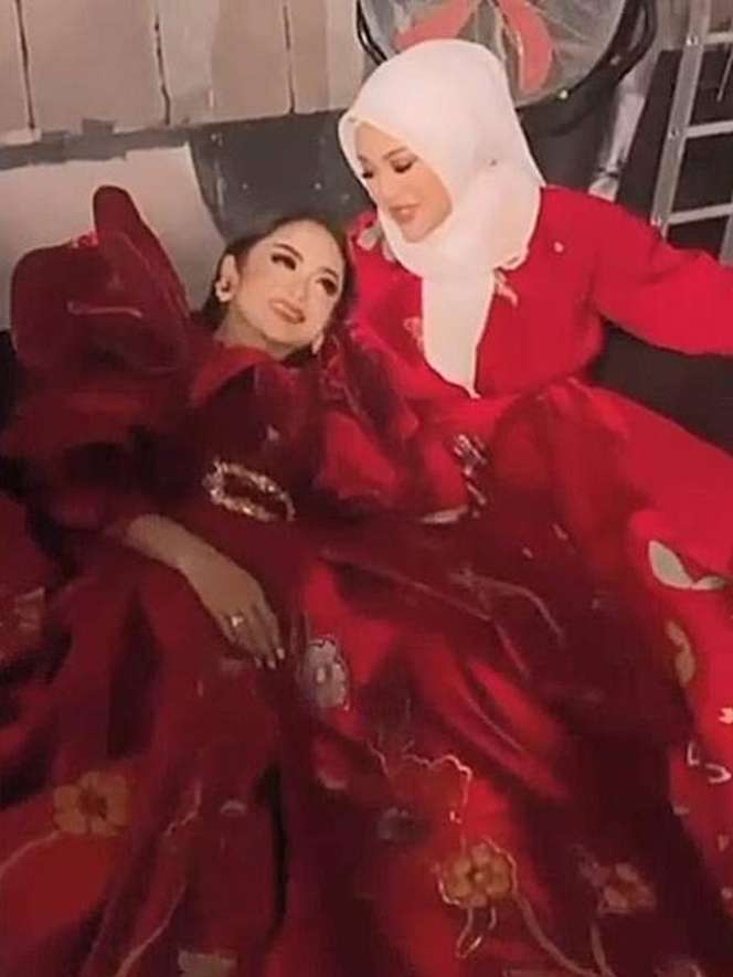 Pemotretan Krisdayanti dan Aurel Hermansyah Banjir Pujian