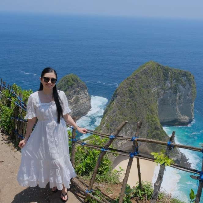 7 Potret Cantiknya Istri Richard Lee, Jadi Dokter Kecantikan