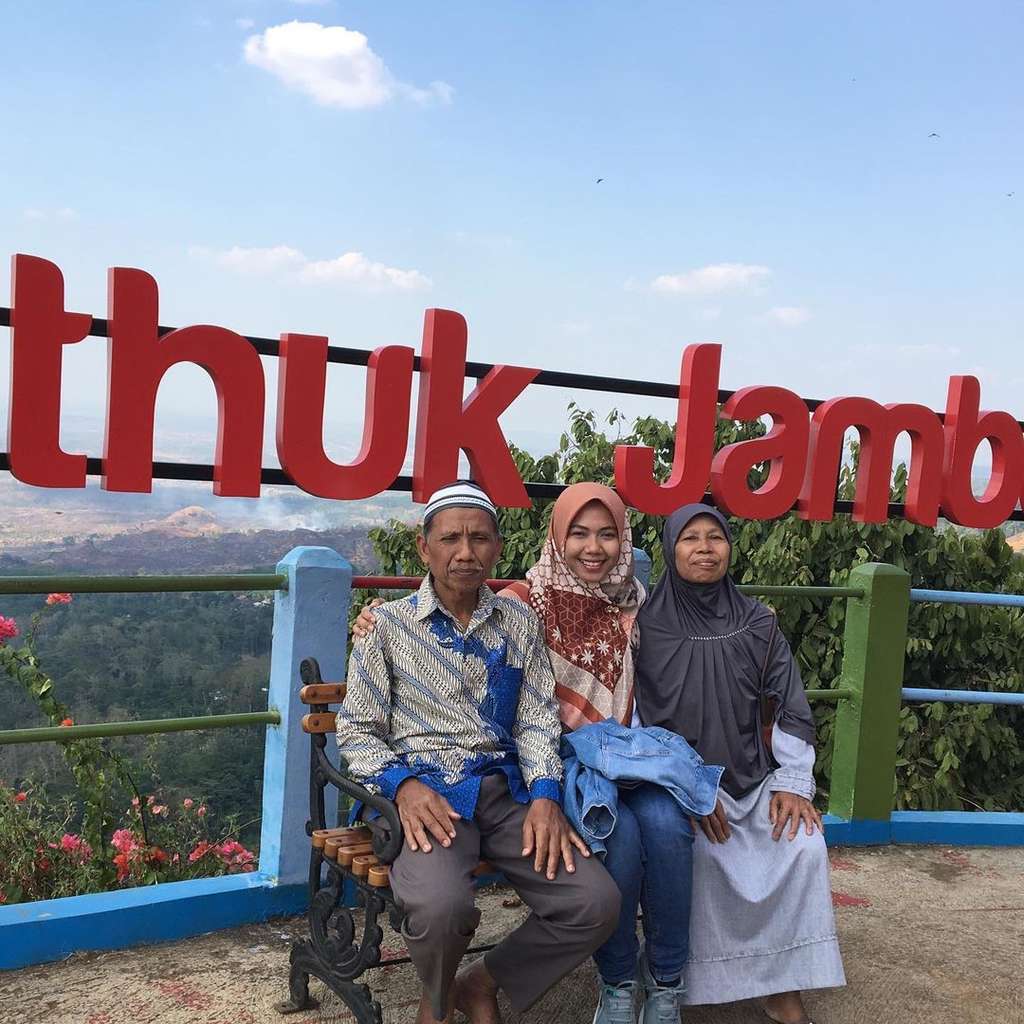 Ingat Wisudawan Diantar Pakai Becak? Hidupnya Berubah Drastis