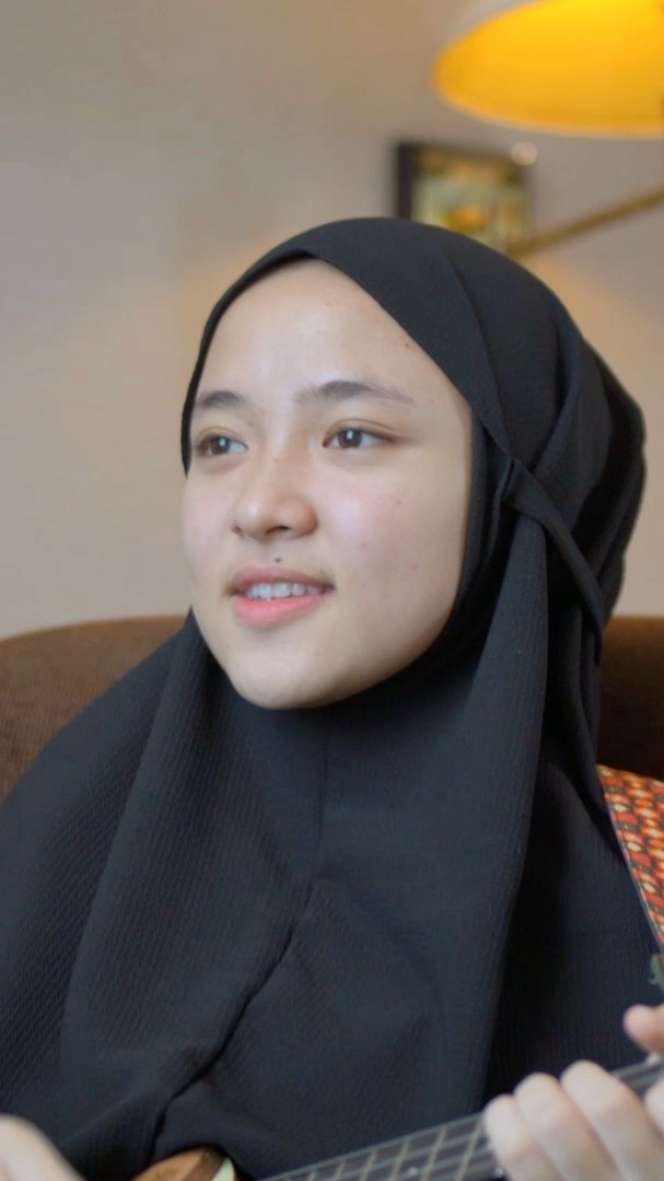7 Potret Nissa Sabyan Tampil Polos, Jerawatan