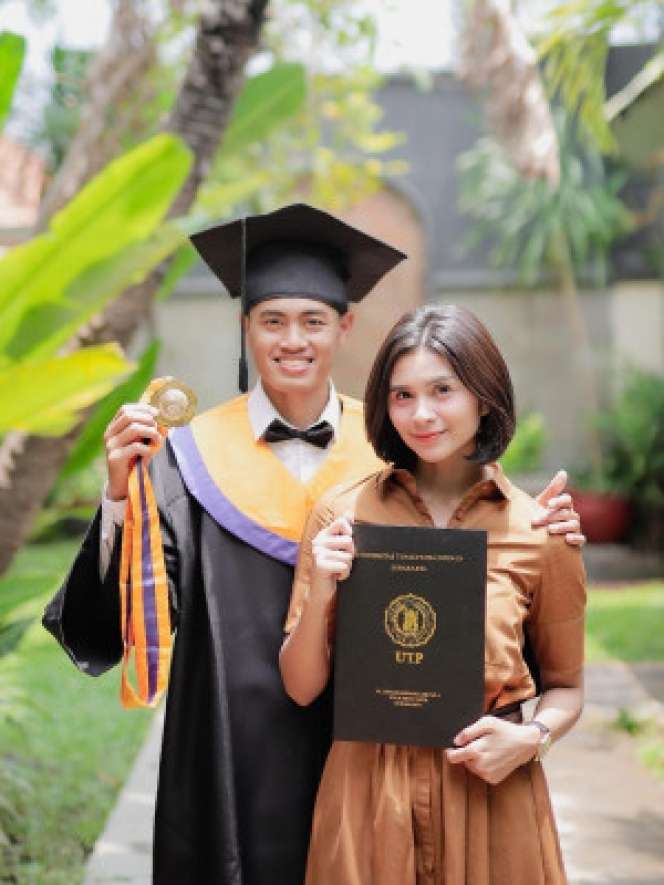 Bikin Baper! 5 Potret Mesra Briptu Sefin Bersama Kekasih