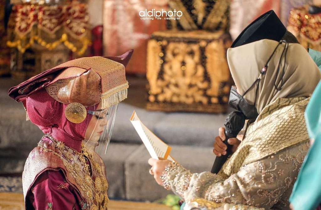 7 Foto Ayus & Nissa Sabyan Hadiri Malam Bainai Lesty Kejora