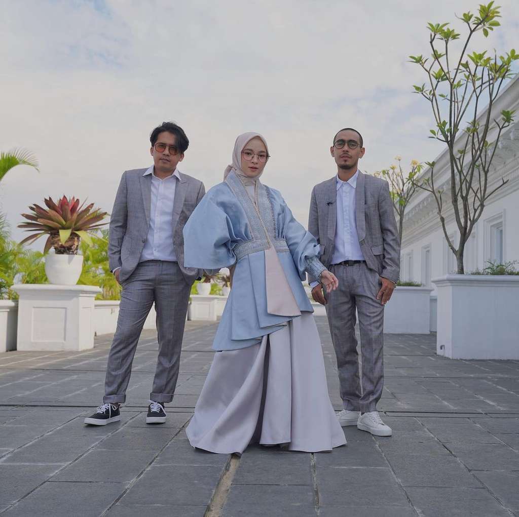 7 Foto Ayus & Nissa Sabyan Hadiri Malam Bainai Lesty Kejora