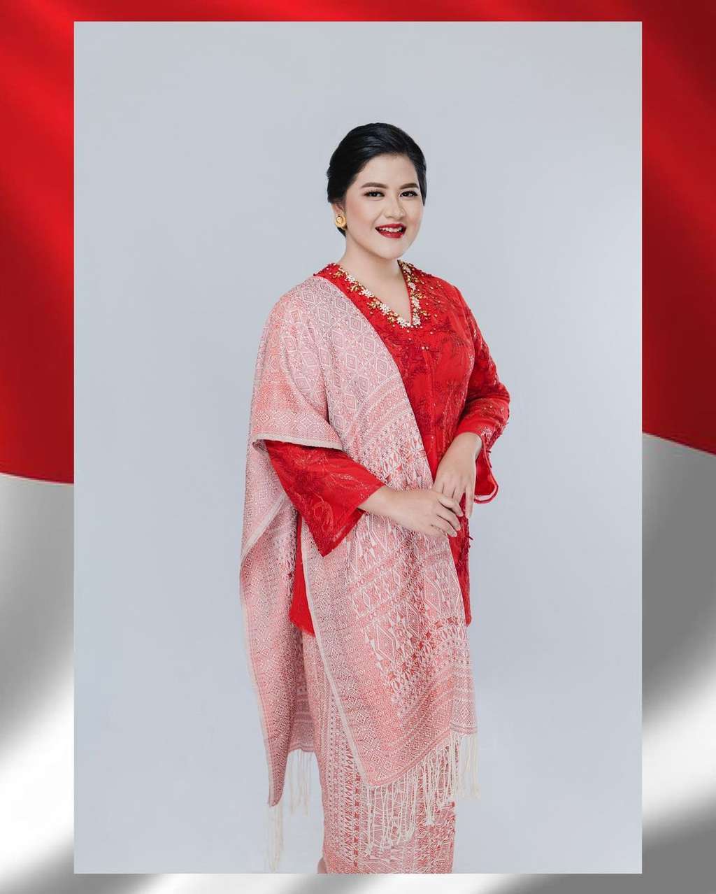 5 Potret Kahiyang Ayu Pakai Kebaya Merah Rayakan Kemerdekaan