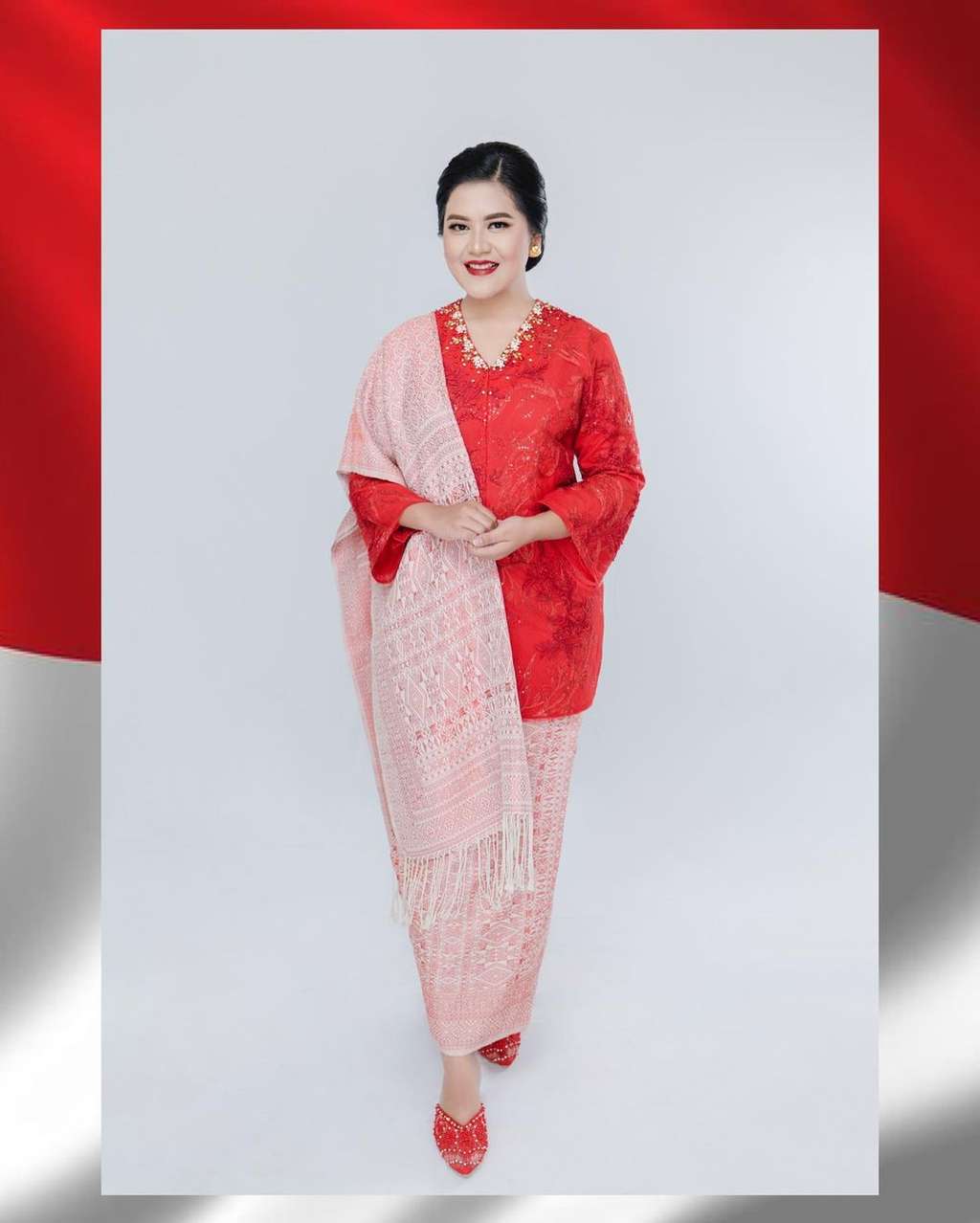 5 Potret Kahiyang Ayu Pakai Kebaya Merah Rayakan Kemerdekaan