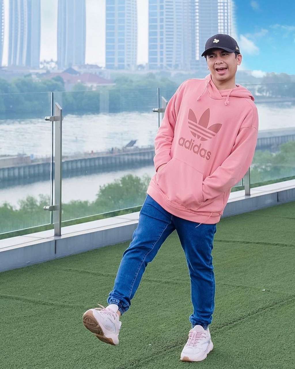 Multitalenta, 12 Artis Hingga Selebgram Ini Pernah Buat Buku
